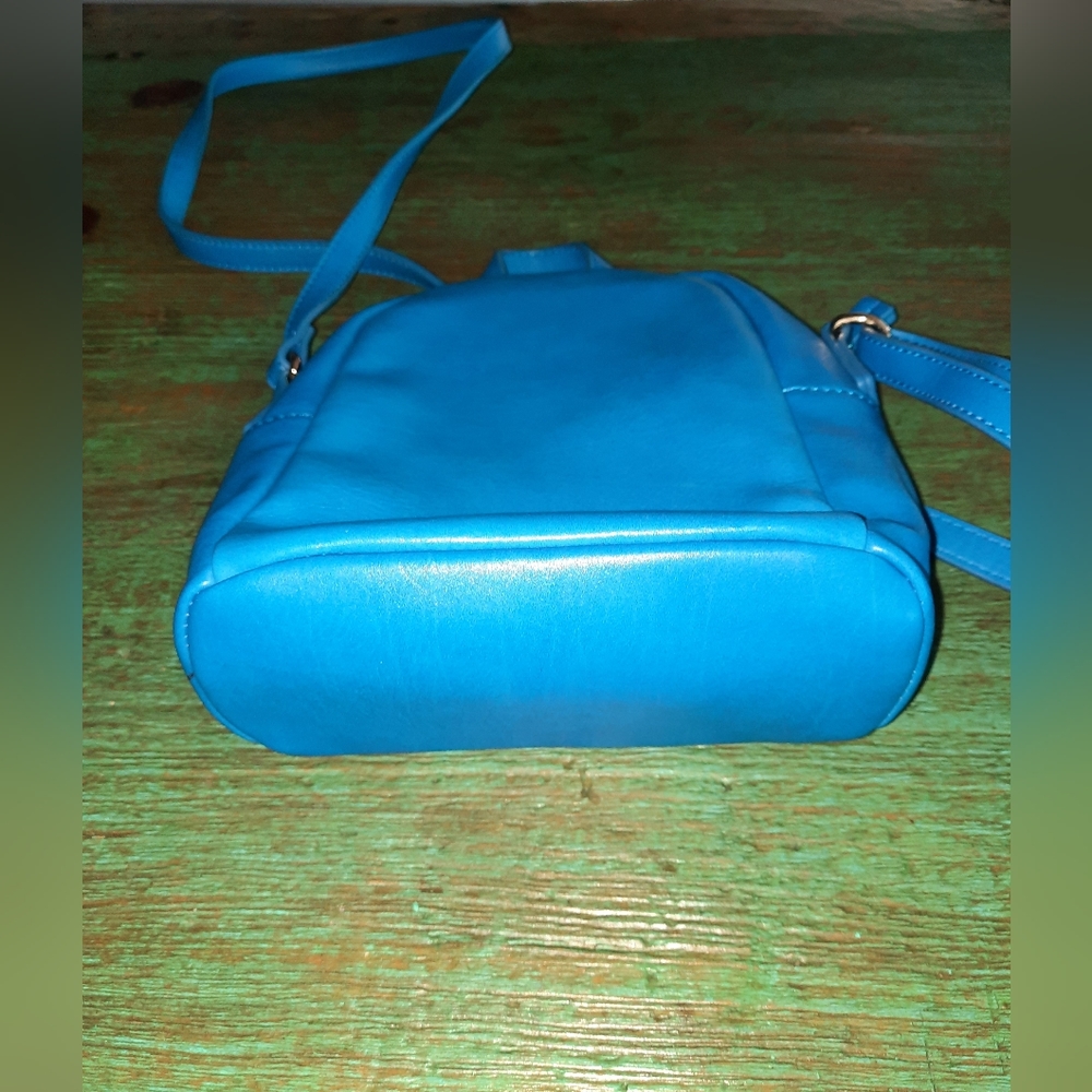 $ Tommy Hilfiger royal blue mini backpack purse excellent used condition - Picture 3 of 10